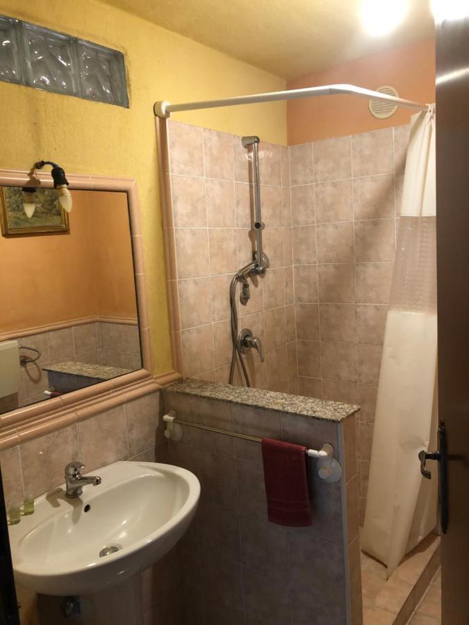 Sarrala Appartement Tertenìa Buitenkant foto
